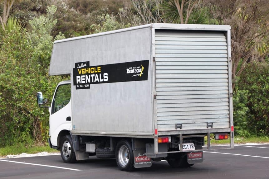 2 tonne truck furniture truck with ramp for hire