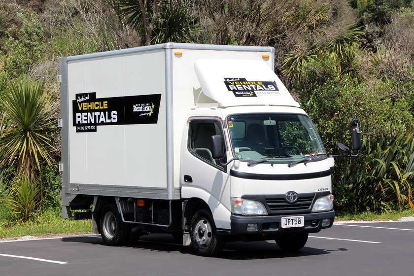 Exploring the Benefits of Self-Drive Truck Rentals