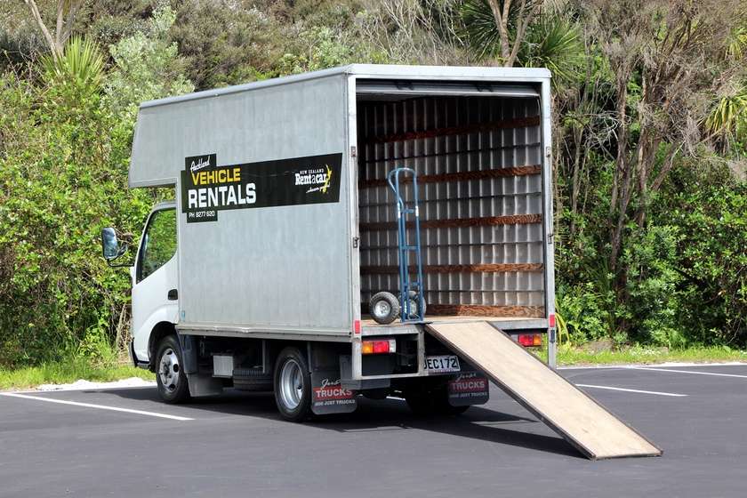 2 tonne truck rear open